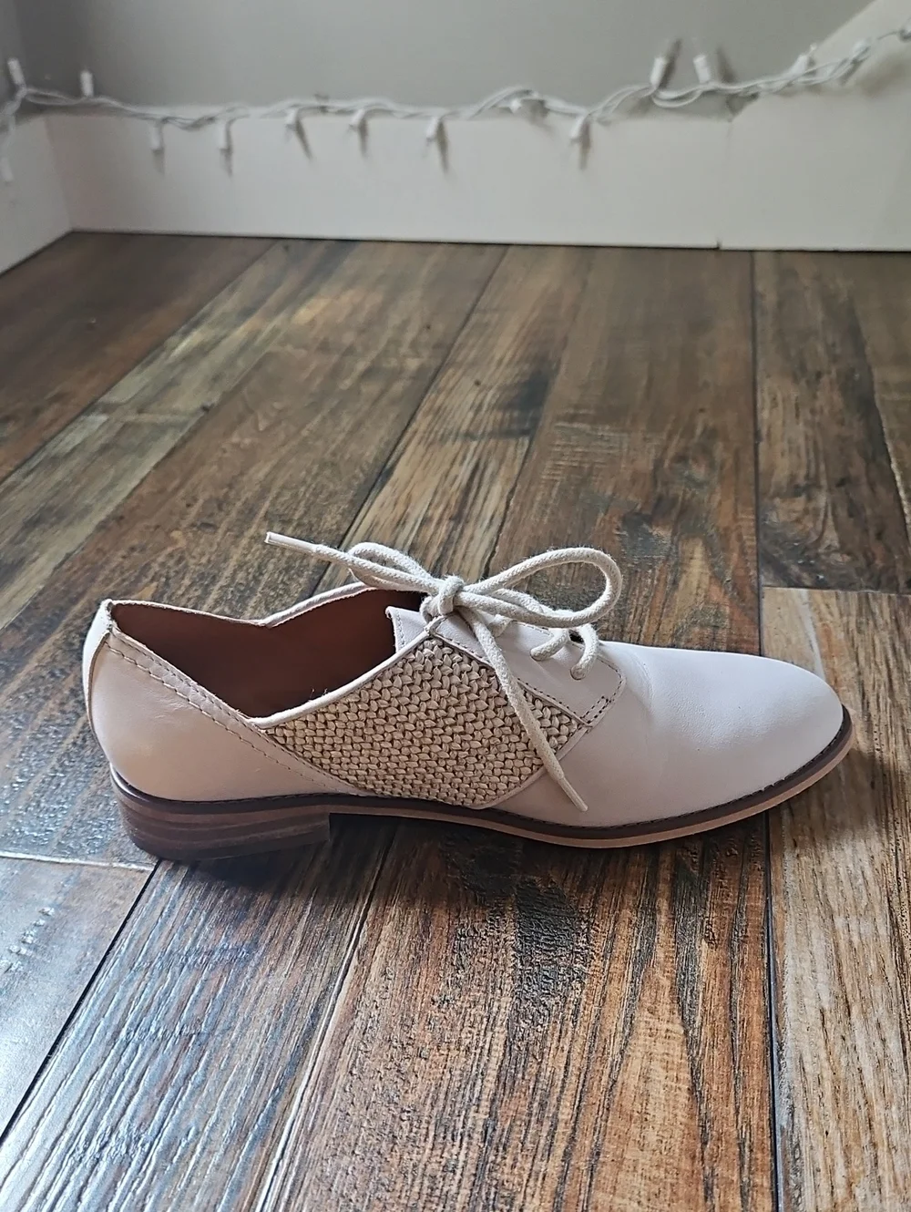 Lucky Brand Ivory Leather Women’s Casual Lace-Up Oxford Shoes